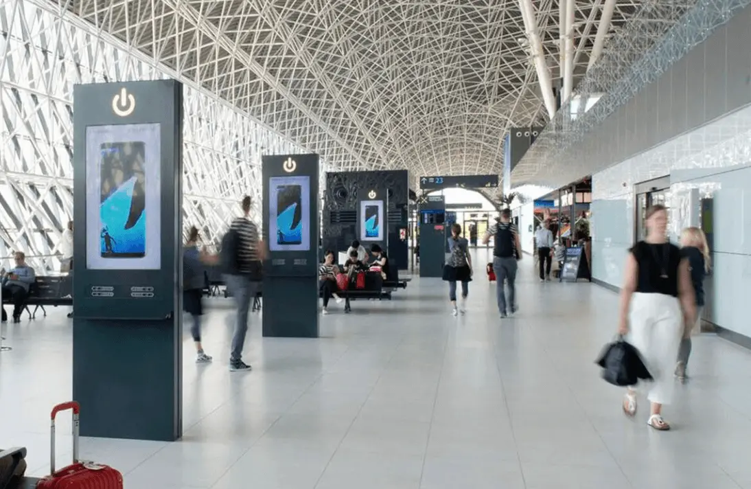 Fiumicino Airport Fco Advertising Digital Charging Network A1
