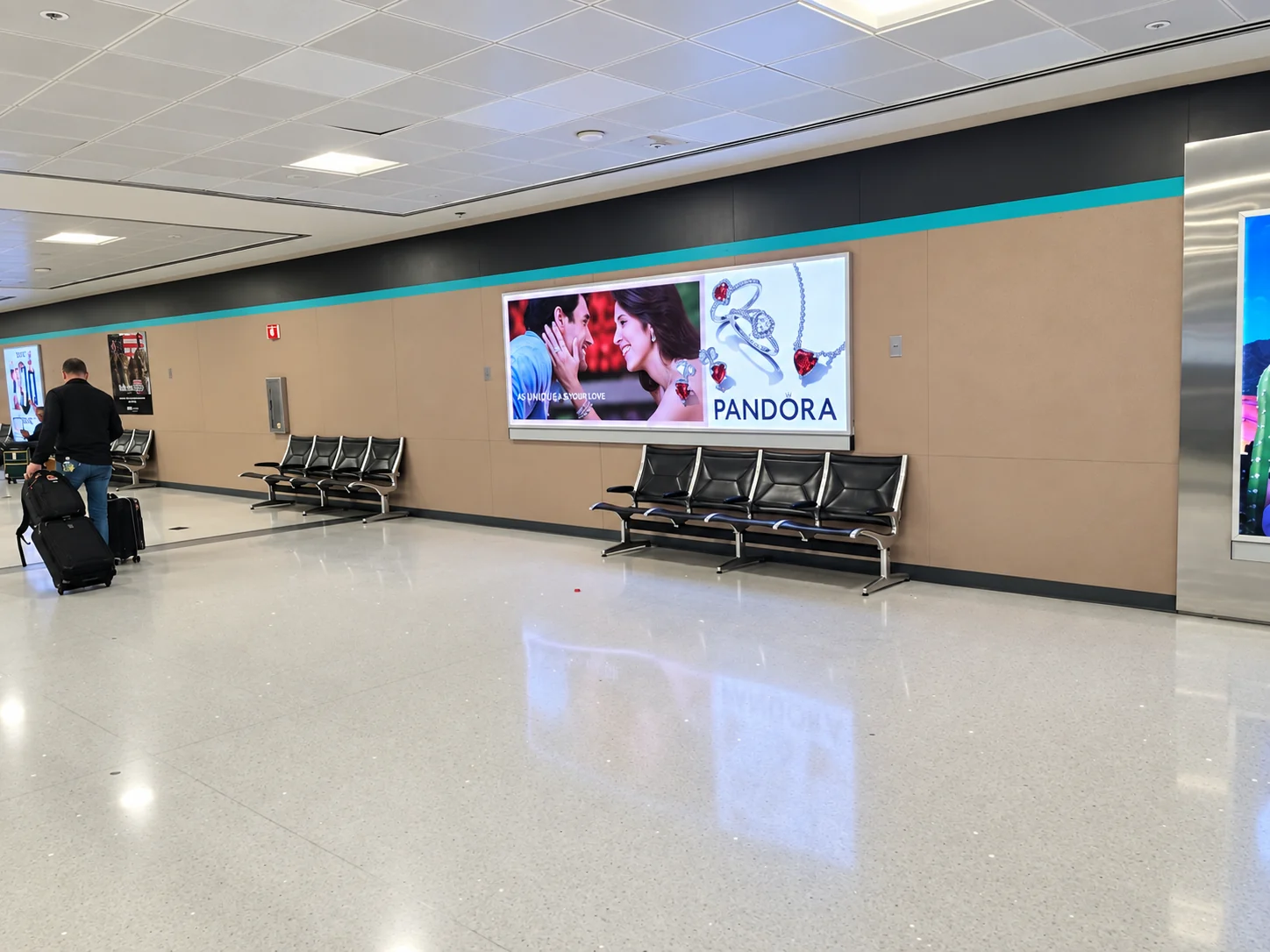 Example of mini-spectaculars in an airport terminal