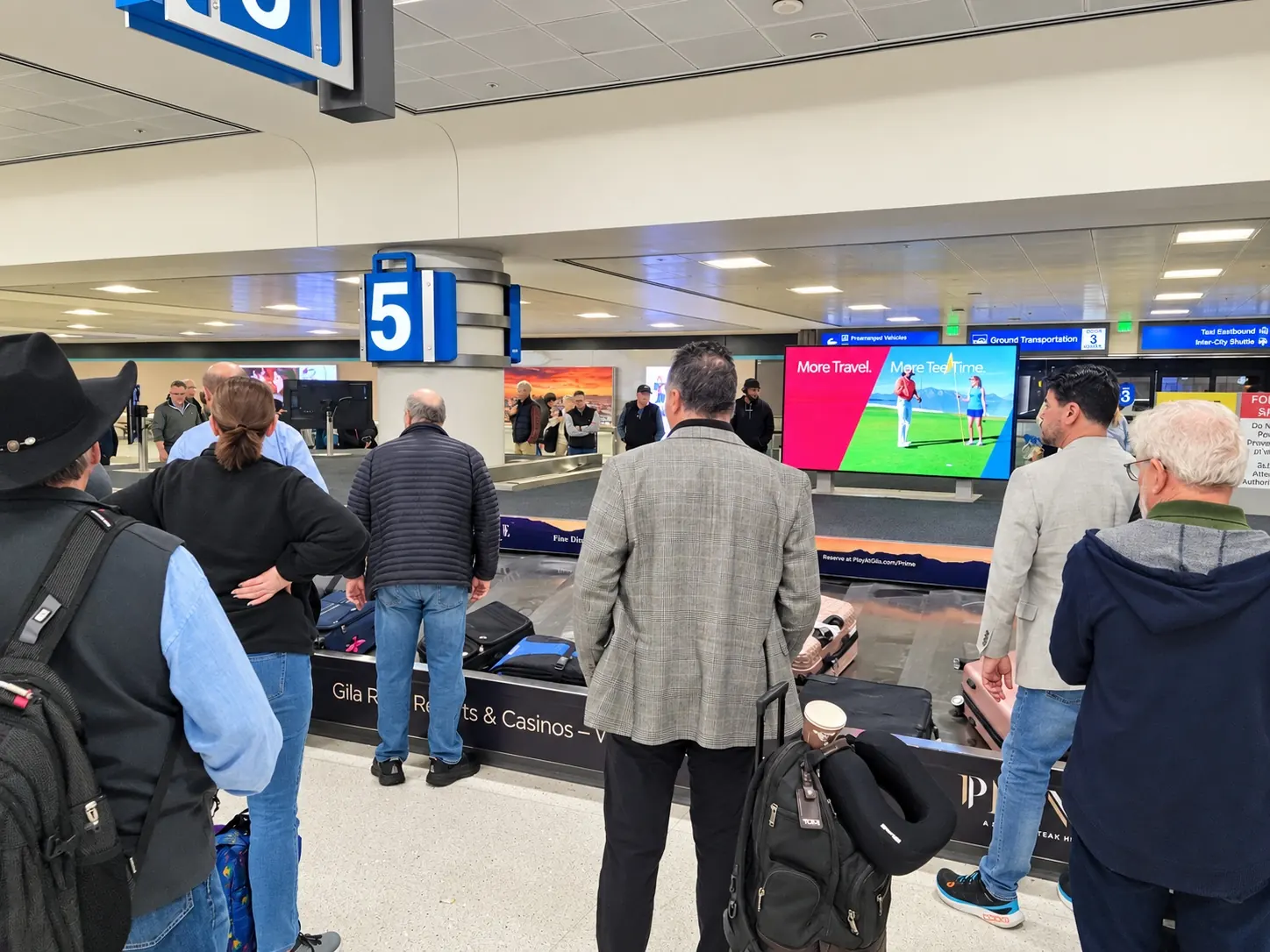 PlayAGila digital screen, baggage claim carousel