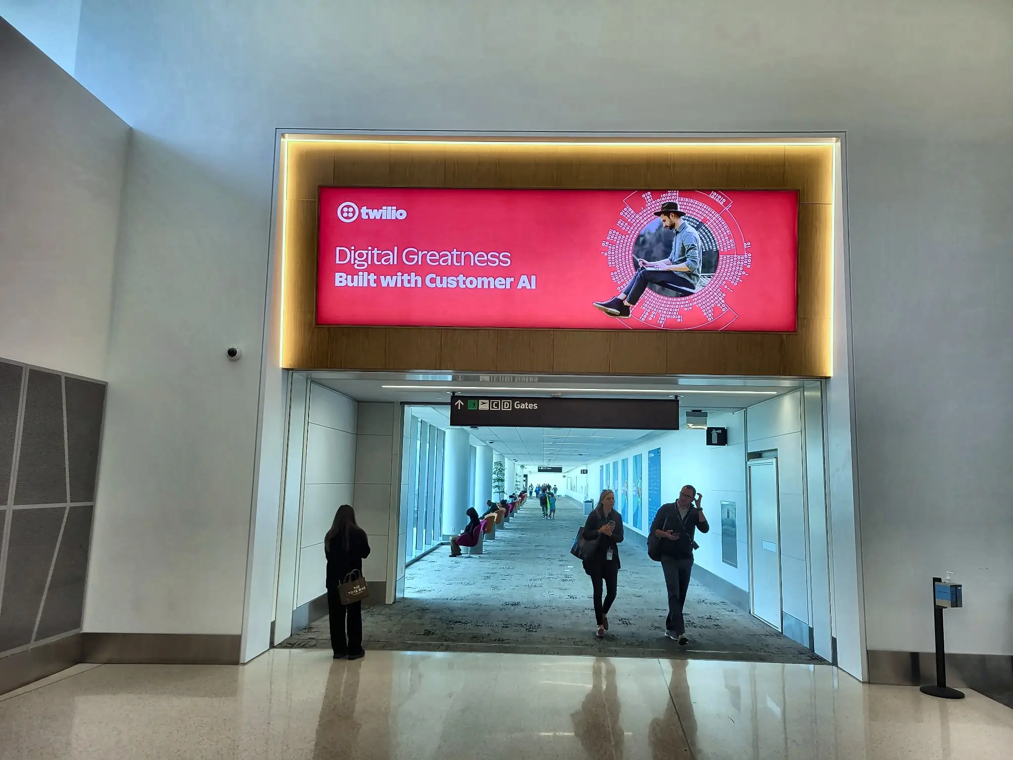 Airport advertising at San Francisco International Airport (SFO)